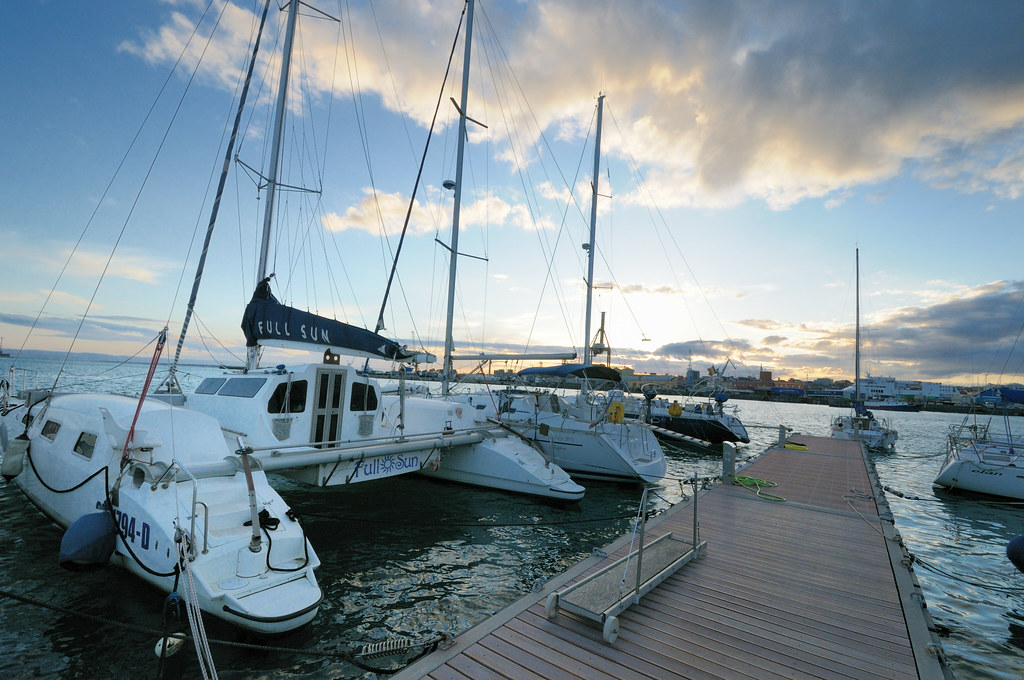 Riding Waves โ boat and yacht booking platform